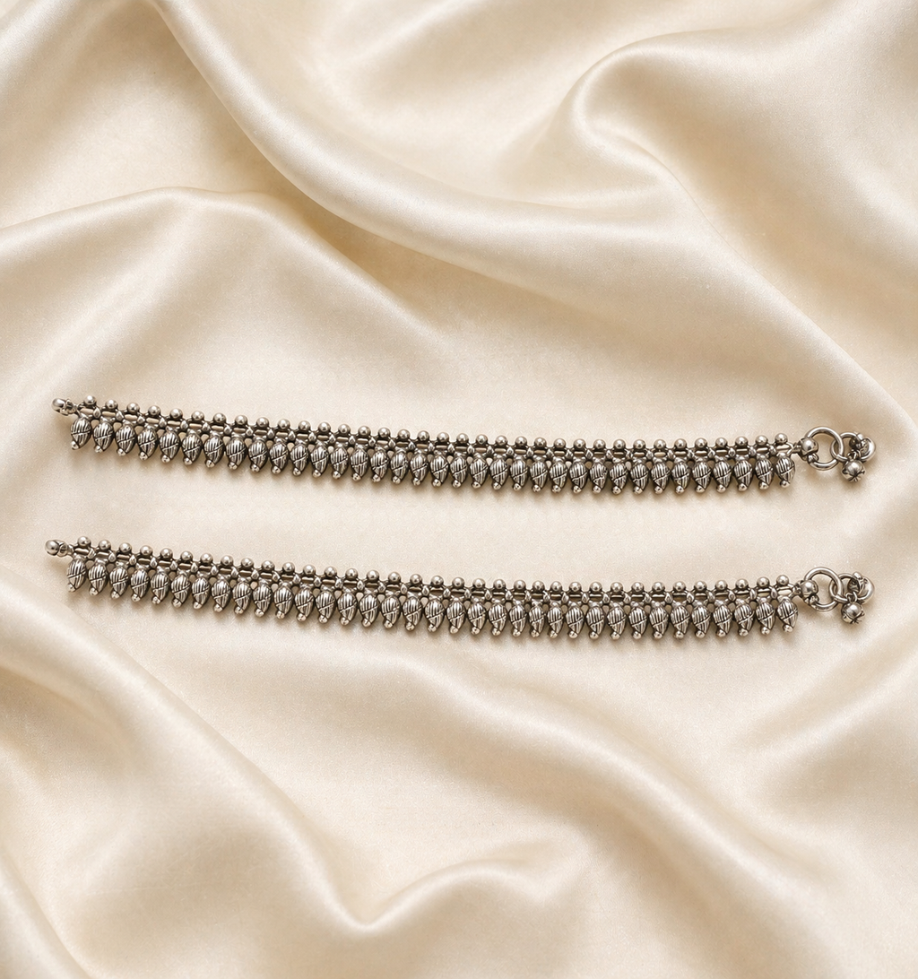 Vanya Leaf Cascade Anklet