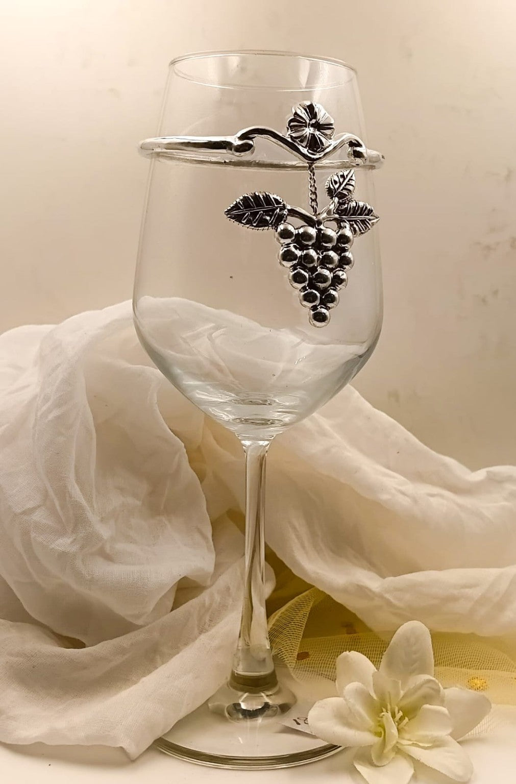 Anara Grape Motif Gift Glass