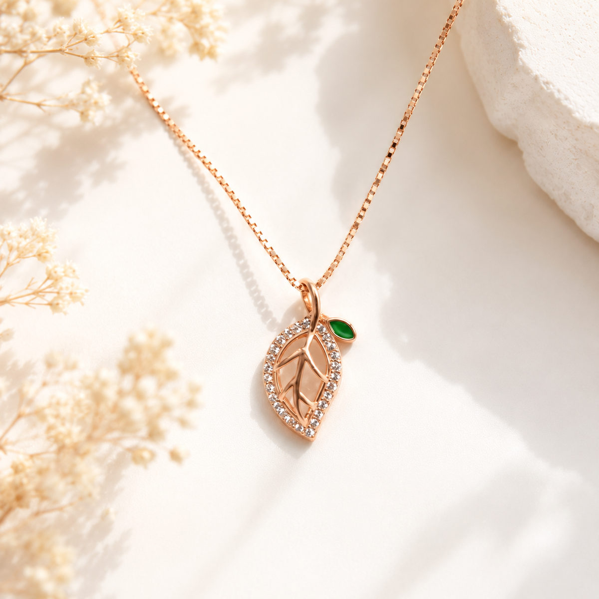 Verdant Leaf Pendant Necklace