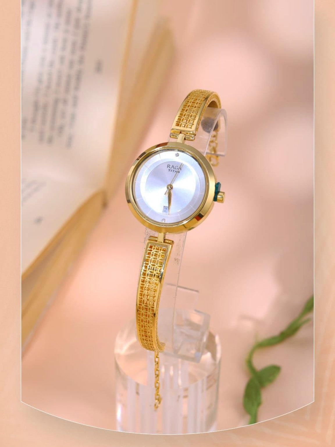 Avyra Gold Watch