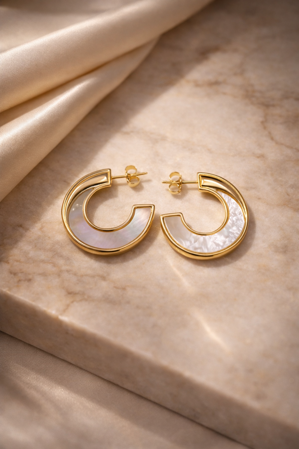 Mother-of-pearl open-hoop