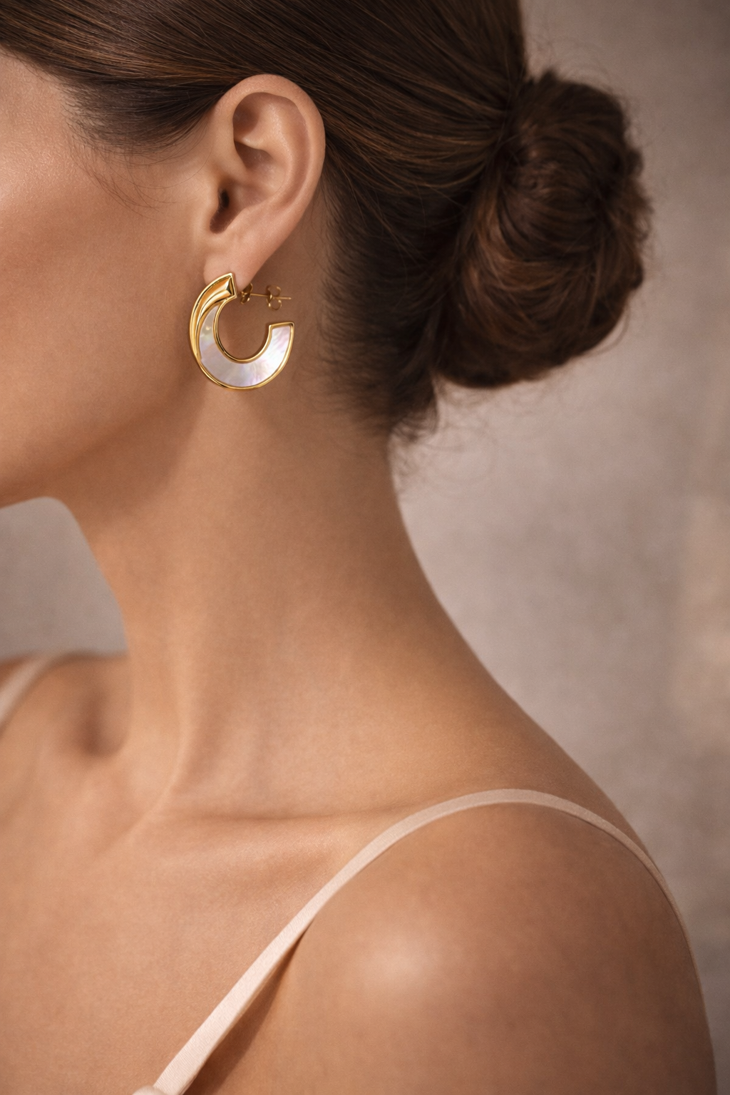 Mother-of-pearl open-hoop