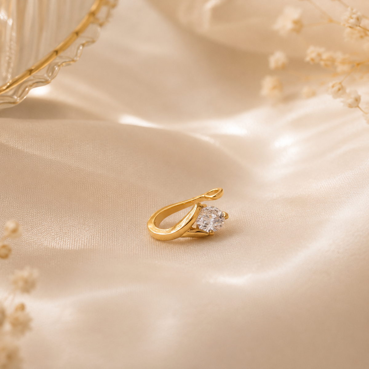 Aarini Solitaire Nose Pin