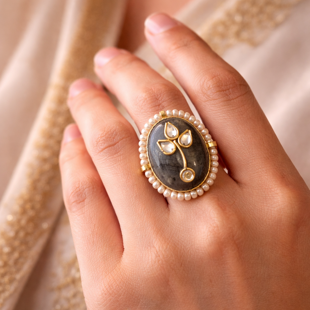 Smoky Pearl Leaf Oval Ring