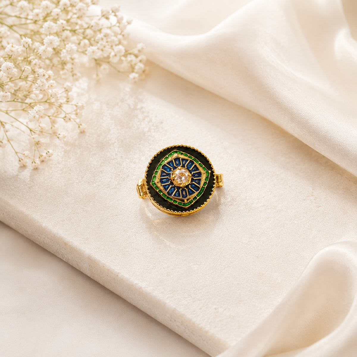 Rajsi Neel Button