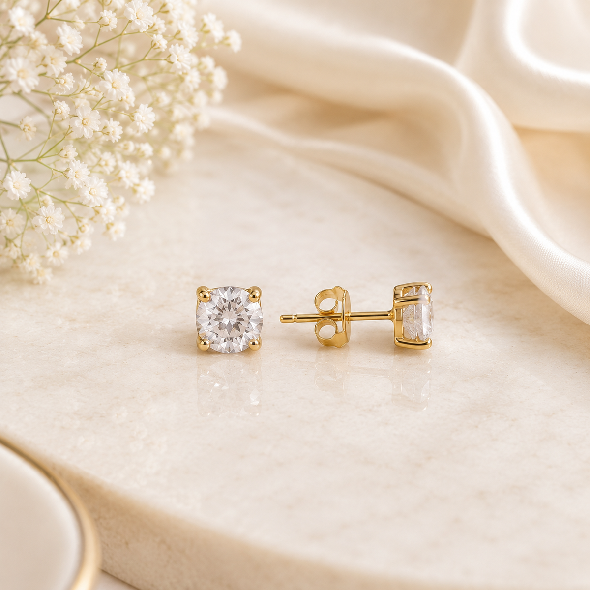 Vyoma Solitaire Studs